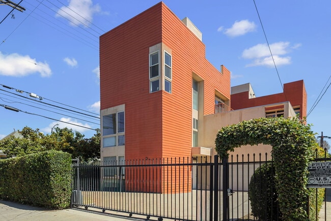Building Photo - 2405 Magnolia Ave