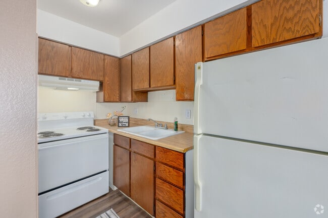1BR, 1BA - 500SF - Kitchen - Olive Properties