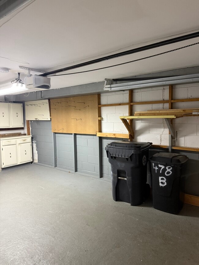 Foto del edificio - 478B Laurel Brook Dr