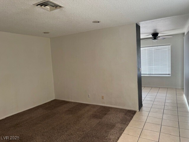 Foto del edificio - 4868 Treetrunk Ave