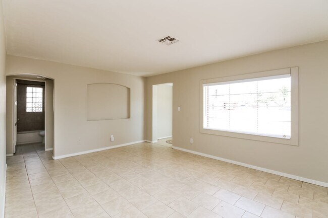 Foto del edificio - 525 W 6th Dr