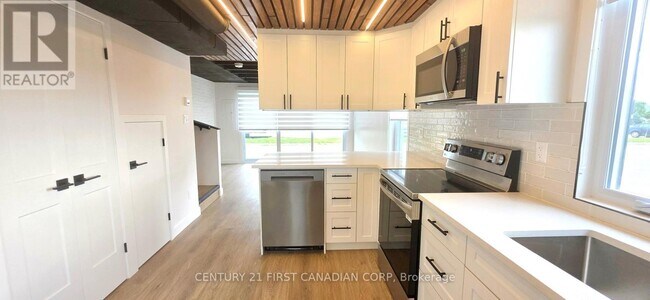 Photo du bâtiment - 857-857 Dundas St