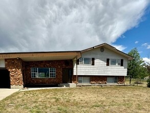 Building Photo - 201 Hidden Valley Rd