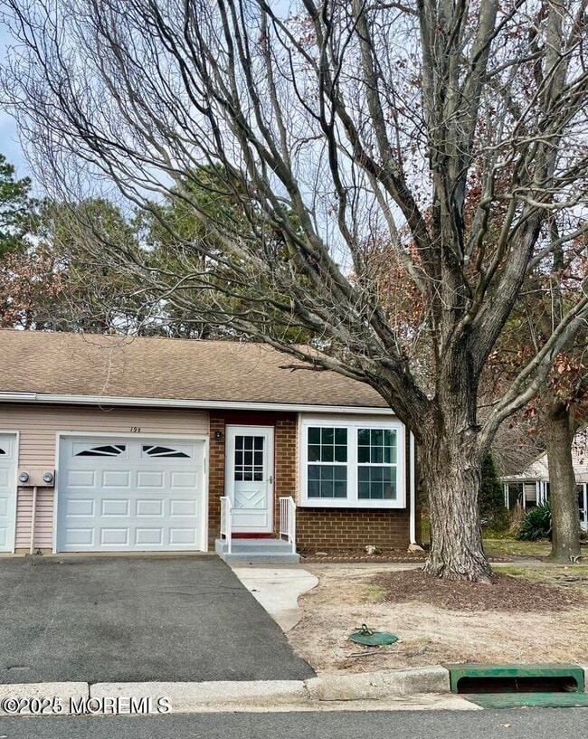 Building Photo - 19B Maplewood Dr