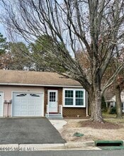 Building Photo - 19B Maplewood Dr