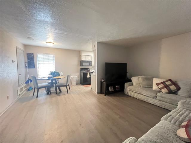Foto del edificio - 1108 N Elm St