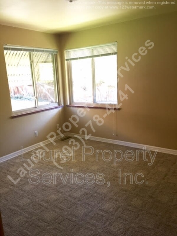 Foto del edificio - 2305 East St