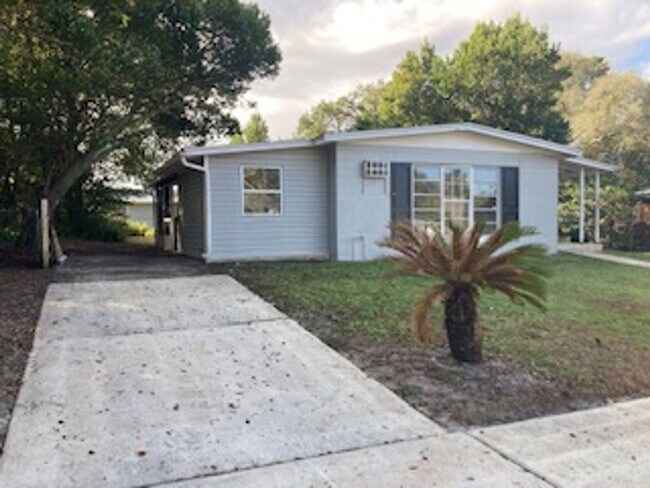 Building Photo - 2 Bed 1 Bath Home With Fenced Yard Pet Fri...