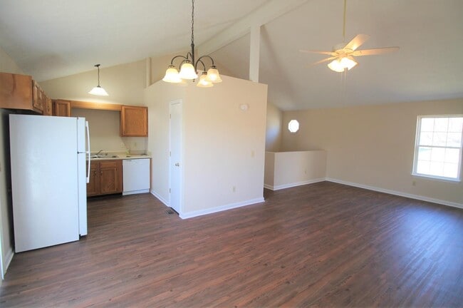 Building Photo - 410 Lakeview Dr