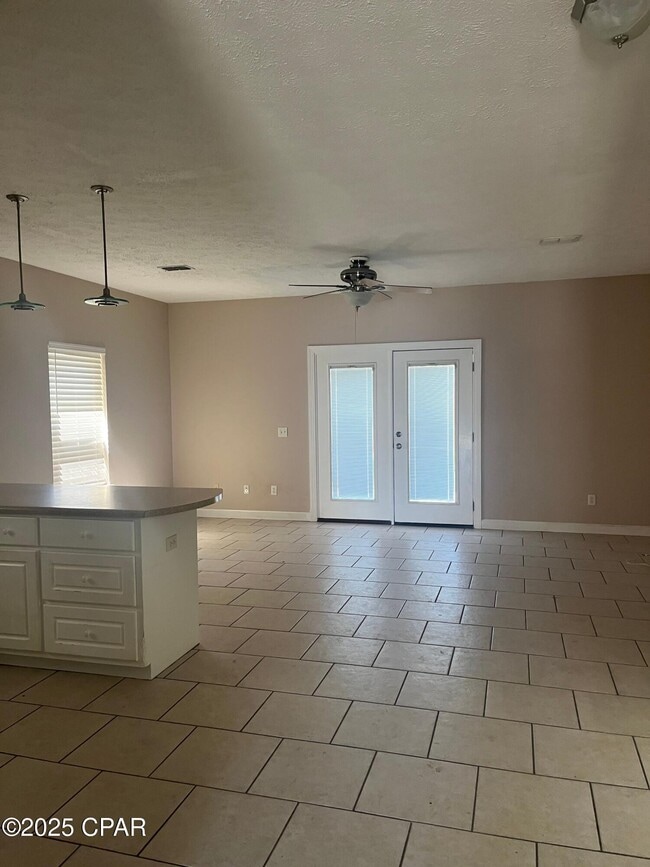 Building Photo - 6236 Sunset Dr