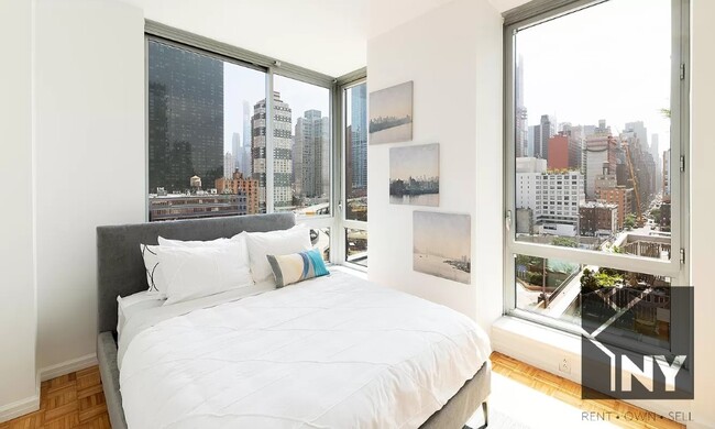 Building Photo - 451 W 37th St