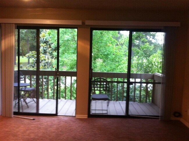 Building Photo - 15919 Golf Club Dr