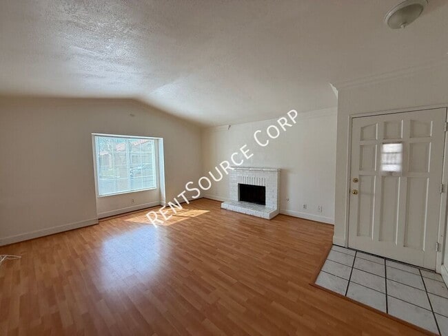 Building Photo - 37516 Lilacview Ave