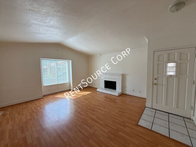 Foto del edificio - 37516 Lilacview Ave