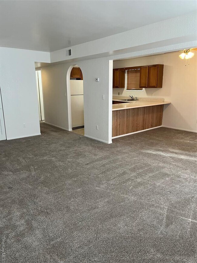 Foto del edificio - 204 Pine Hollow Way