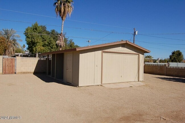 Building Photo - 2640 E Captain Dreyfus Ave