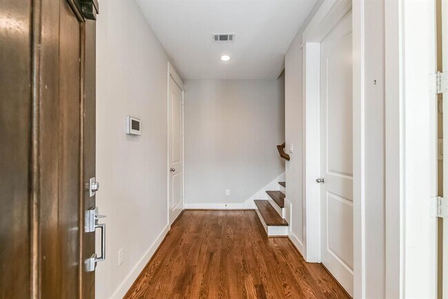 Foto del edificio - 1134 W 17th St