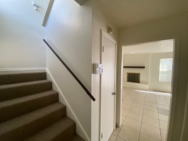 Foto del edificio - 3 bedroom 2.5 Bath Accepting Housing Vouch...