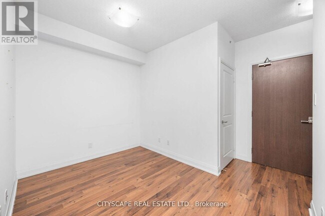 Photo du bâtiment - 95-395 N Park Rd