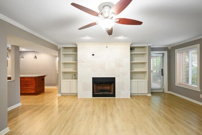 Foto del edificio - 558 Emory Oaks Way