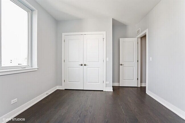 Foto del edificio - 3620 W Irving Park Rd