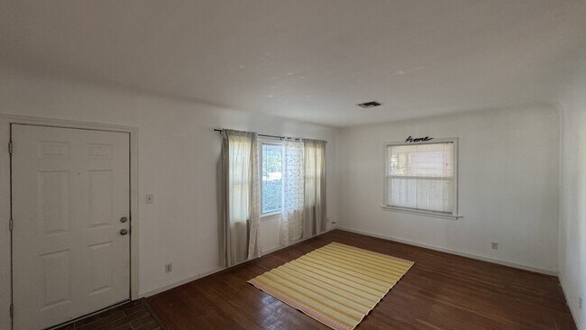 Foto del edificio - 1037 N Highland St
