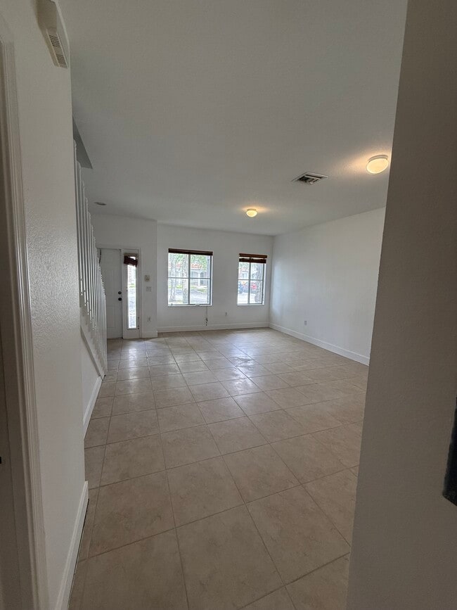Building Photo - 2816 SW 83rd Ave