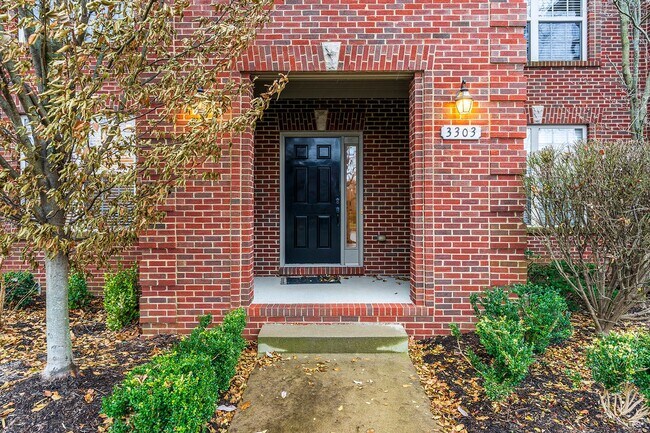 Foto del edificio - Beautiful Townhome located in the highly desirable Beaumont neighborhood of Lexington.
