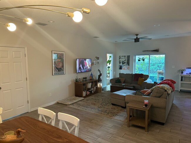 Foto del edificio - 8924 N Highland Ave
