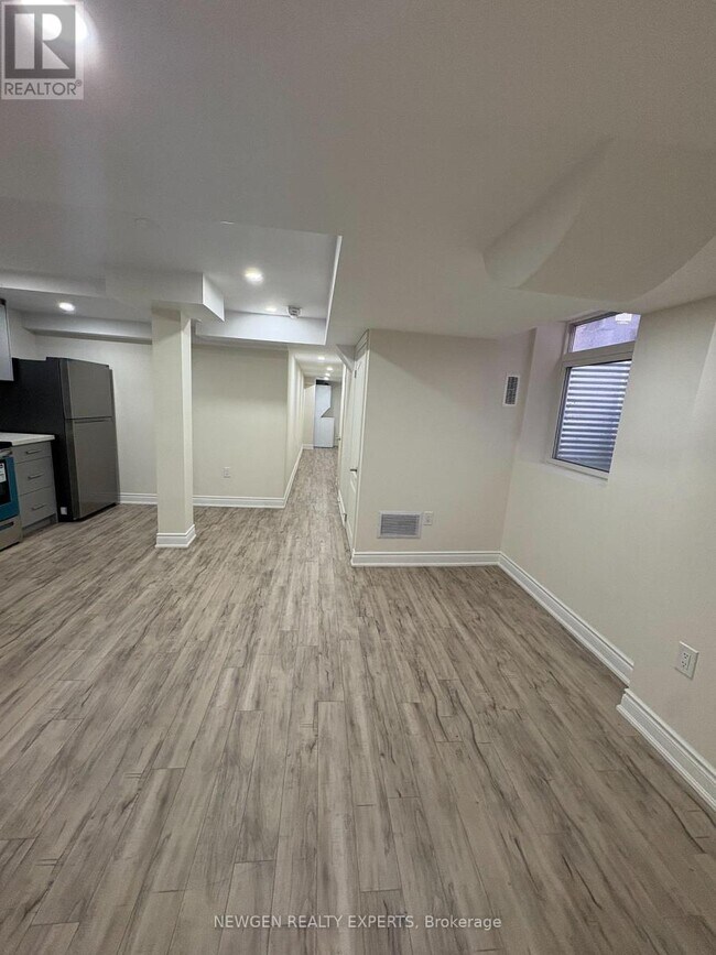 Photo du bâtiment - 102 Lanark Cir