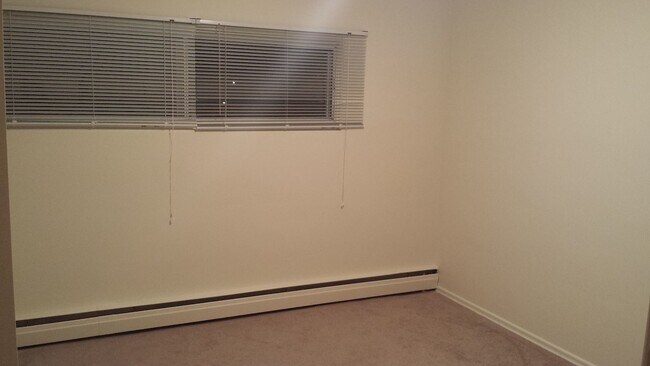 Building Photo - 0 Bed 0 Bath Unit in Calgary, AB