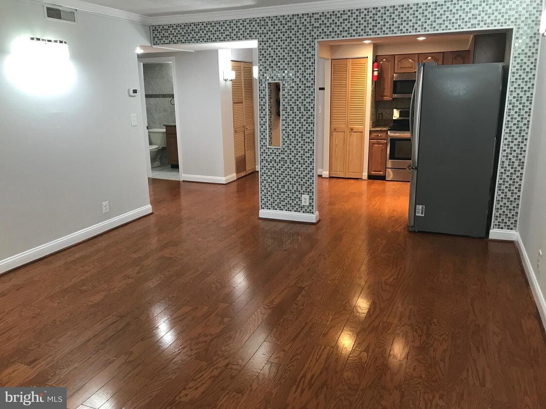 7661 Provincial Dr Unit 104, McLean, VA 22102 Room for Rent in McLean