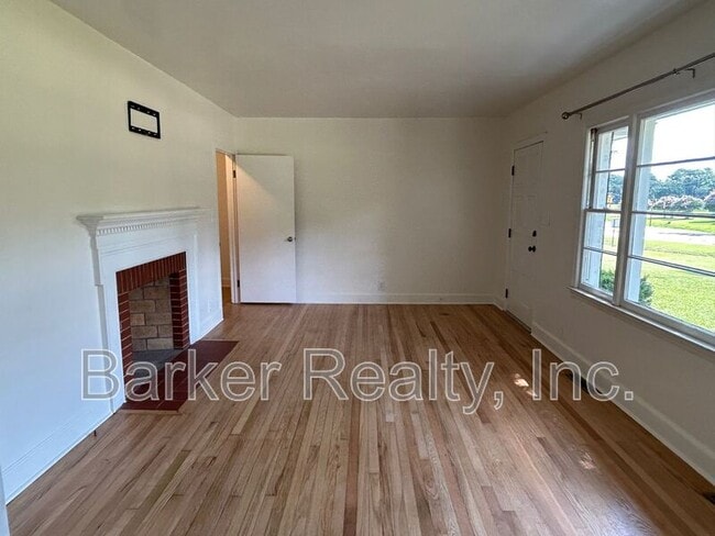 Foto del edificio - 5726 Fayetteville Rd