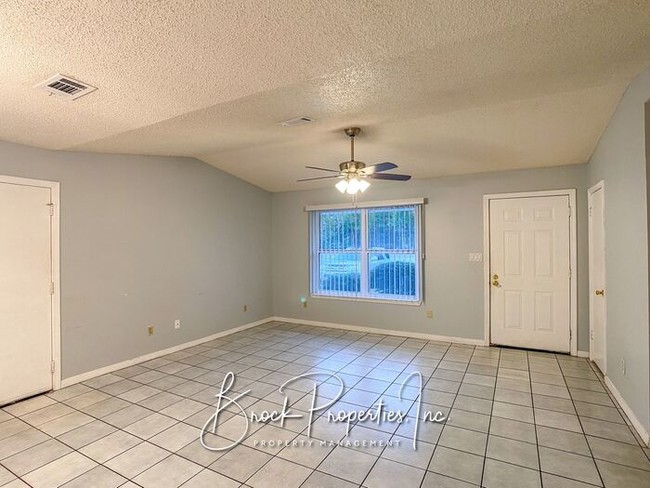 Foto del edificio - 1341 Dog Track Rd