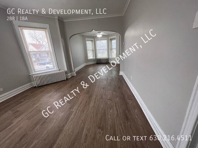 Building Photo - ***HEAT INCL / 2 BDRM / WOOD PLANK FLOORIN...