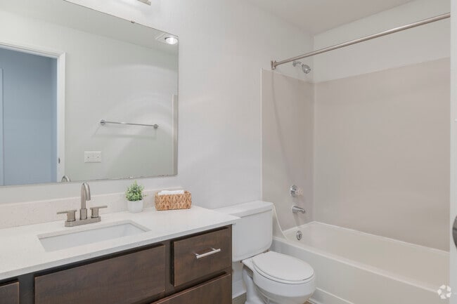 1BR, 1BA - 826SF - Bathroom - Wellington Apartments