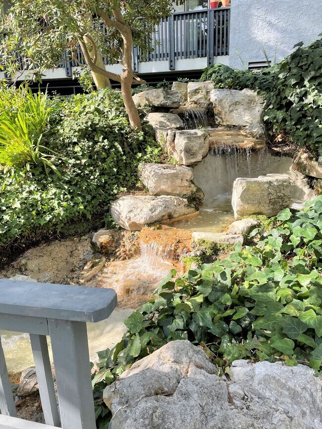 Foto del edificio - Luxury Living at The Estates Condominium Complex – 2 Bedroom, 2 Bathroom