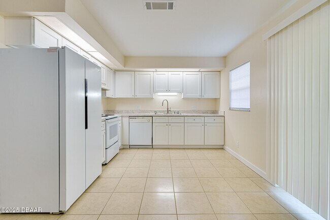 Building Photo - 1608 Palmer Dr