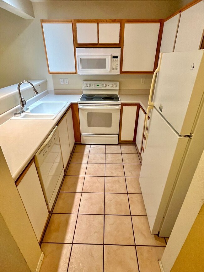 Foto del edificio - Spacious 2-story 2bedroom + 2.5 bath townh...