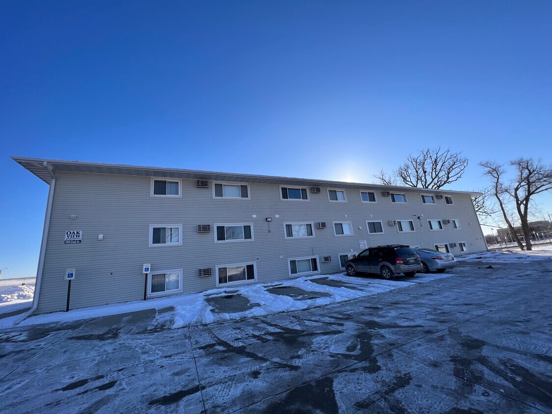 Oakview 100 Oak St Hiawatha, IA