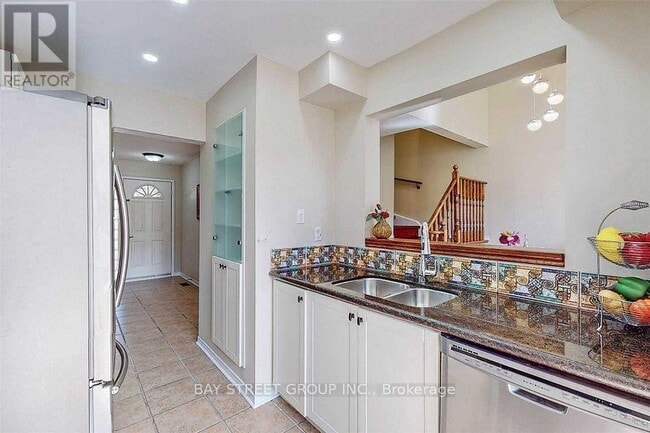 Building Photo - 4 Goldbrook Crescent