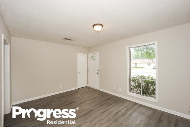 Building Photo - 8830 Rugby Ct