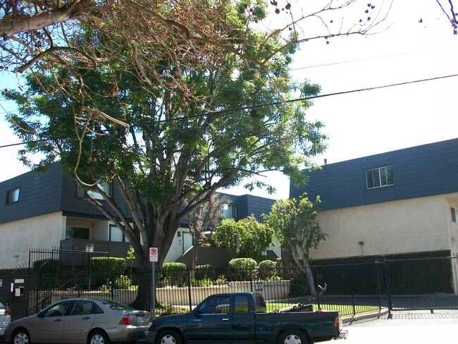 Building Photo - 18550 Hatteras St