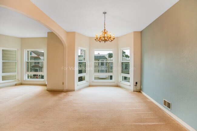 Building Photo - 1368 11th Ave