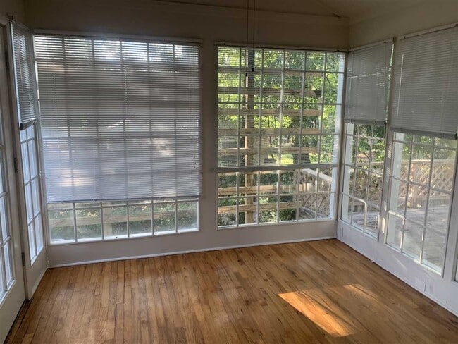 Foto del edificio - 1607 Jackson Bluff Rd