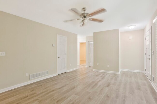 Building Photo - 3607 Memorial Pkwy Nw