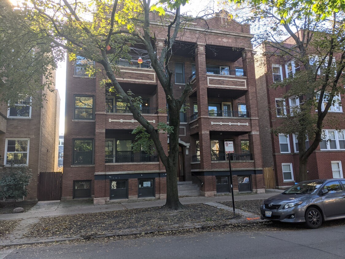 Primary Photo - 1235 W Granville Ave