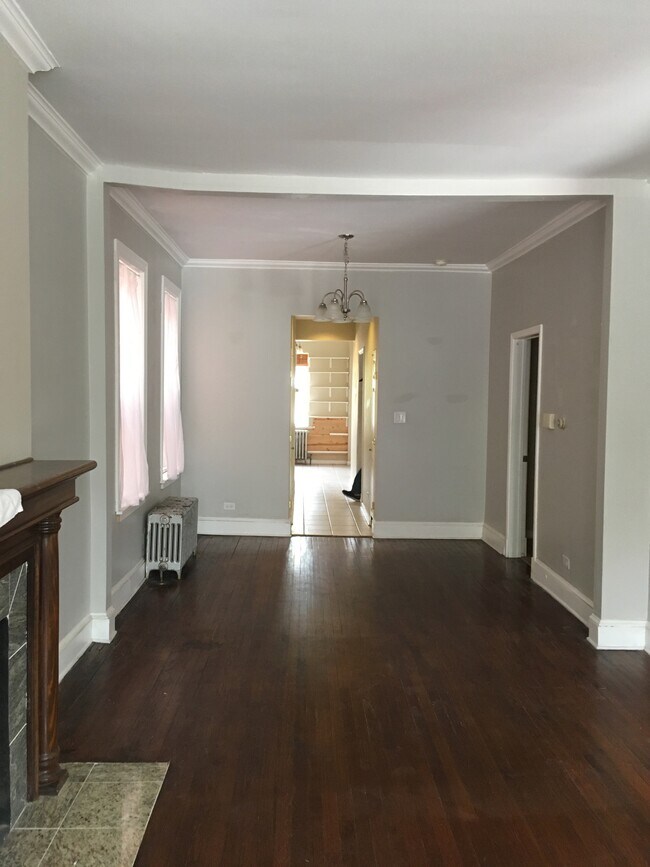 Building Photo - 827 S Oakley Blvd