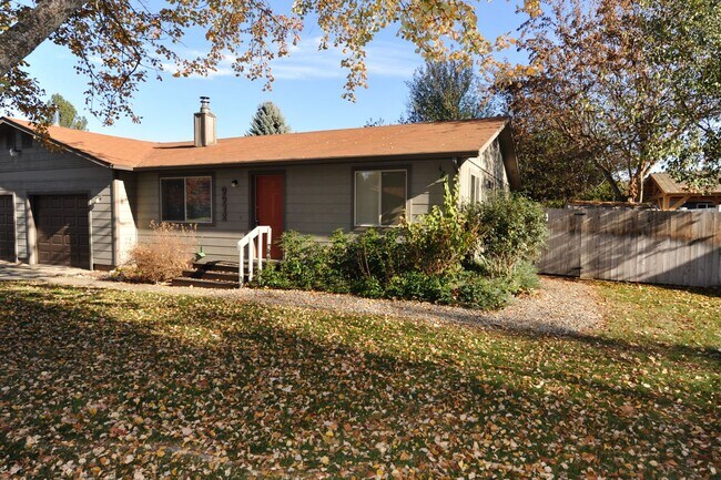 Building Photo - 2 bed 2 bath Hayden rancher duplex