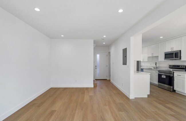 Building Photo - 2915 Hauser Blvd
